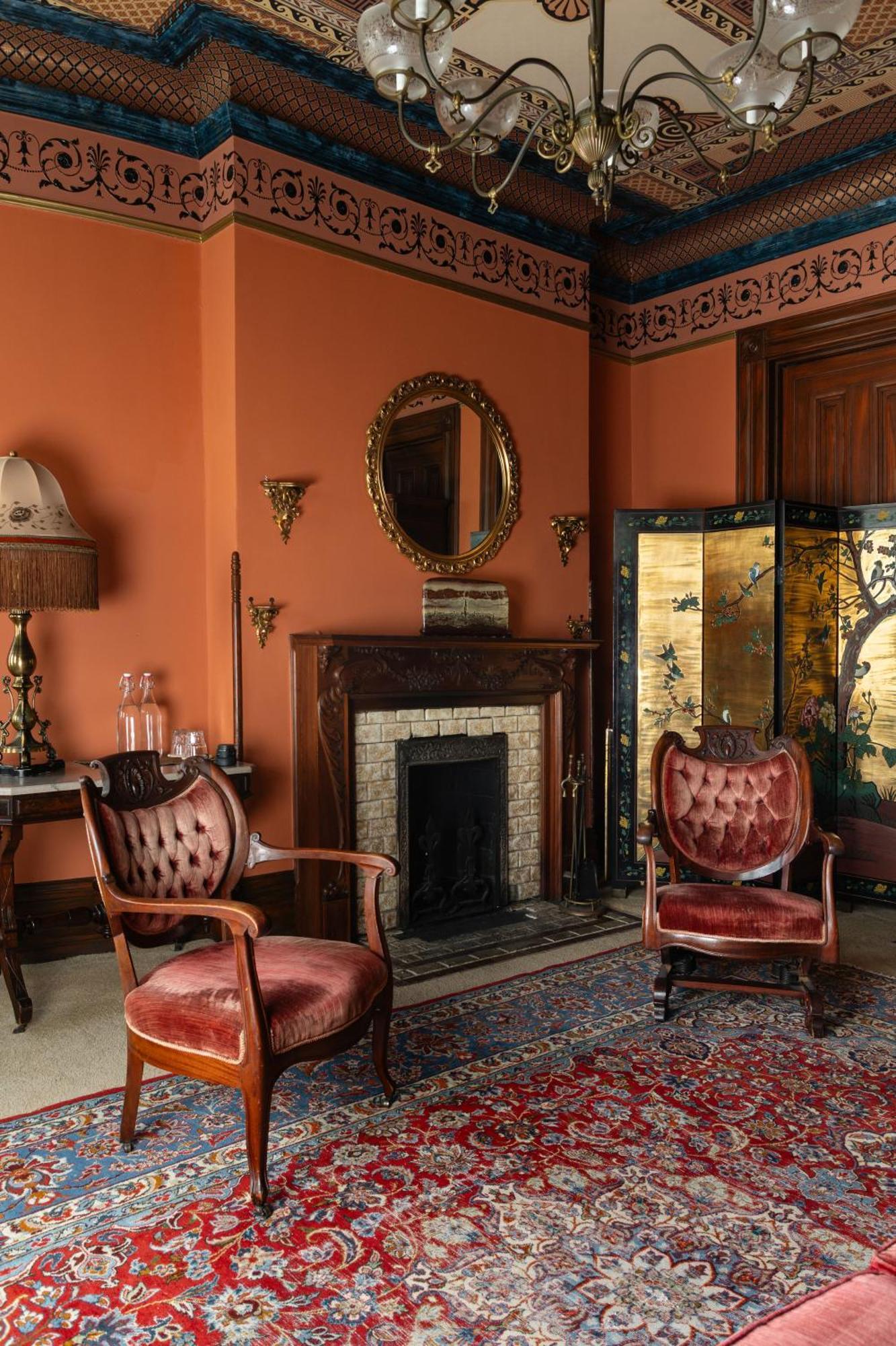 Couette-café Chateau Tivoli 3*